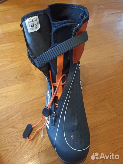Новые лыжные ботинки (р. 43.5)