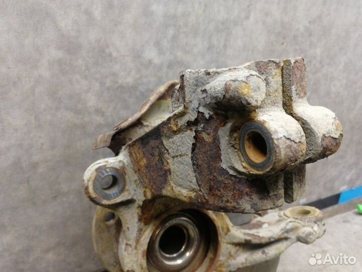 Кулак поворотный передний правый Volvo S80 2 2.5