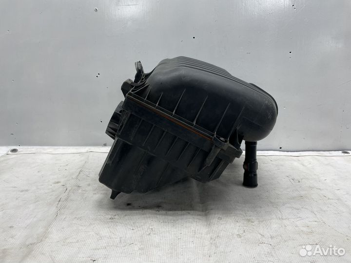 Корпус воздушного фильтра Volkswagen Sharan дефект