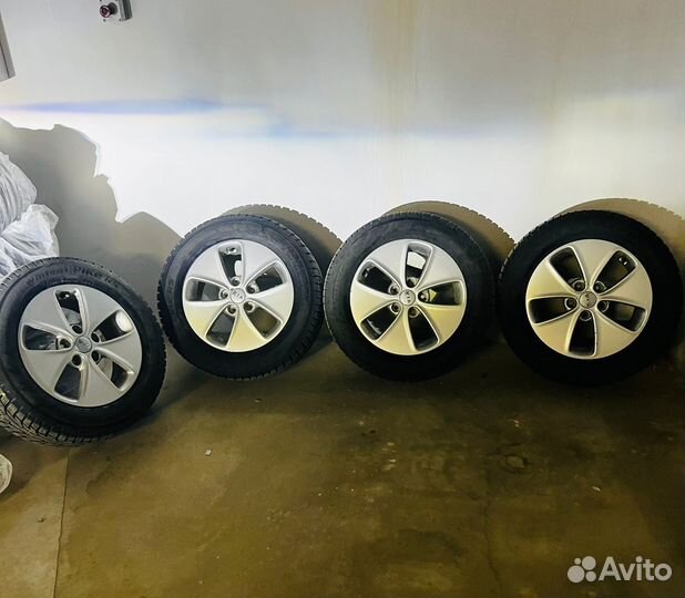 Hankook Winter I'Pike 215/60 R16