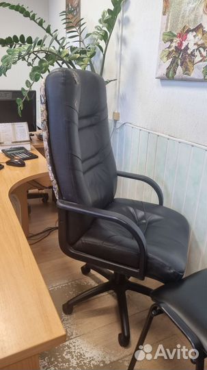 Офисное кресло руководителя