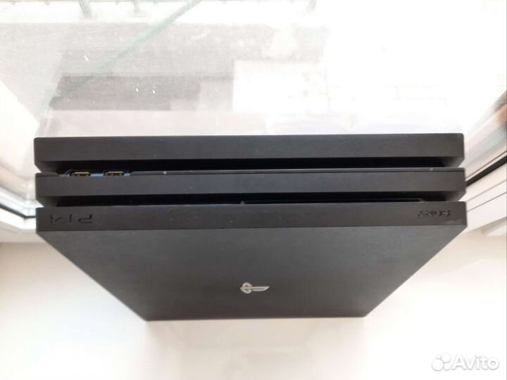 PlayStation 4 Pro 1 tb Cuh-7208B полный комплект