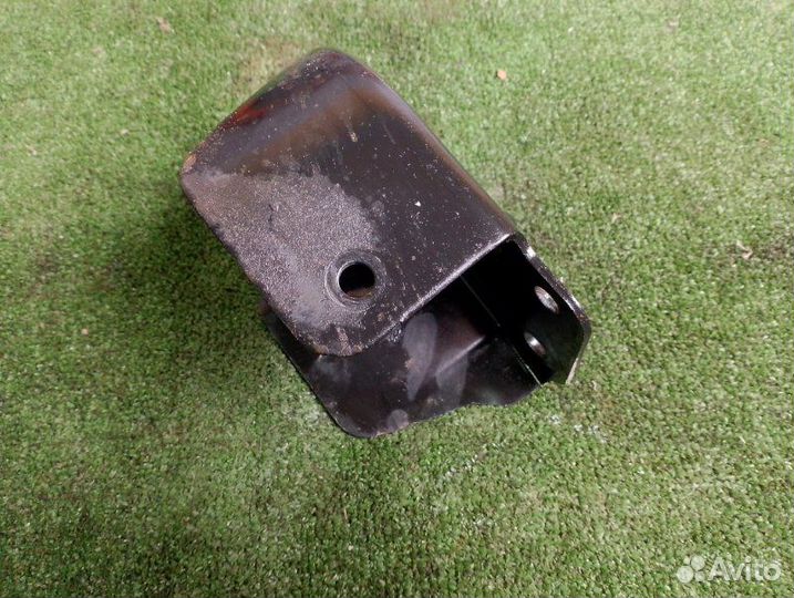 Кронштейн балки задний левый Renault Logan 1.6