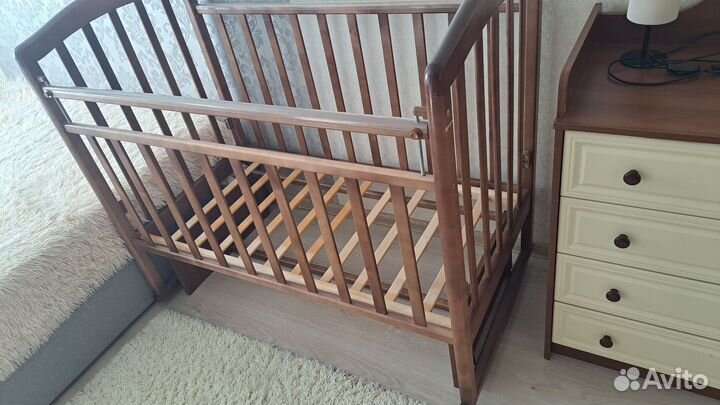 Кроватка детская (маятник)