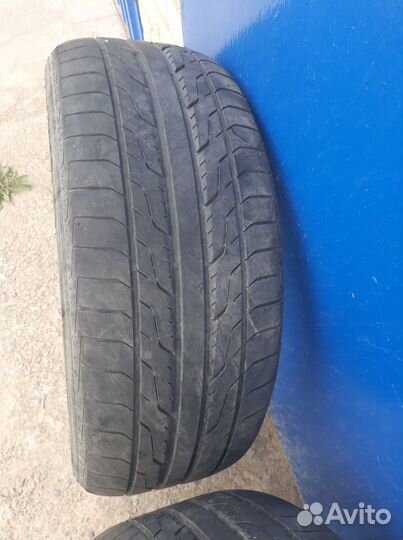 Toyo DRB 215/50 R17 91V