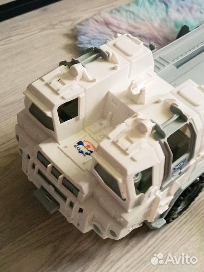 Машина огромная с вертолетом