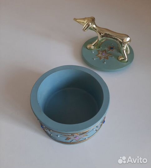 Шкатулка - статуэтка с собачкой