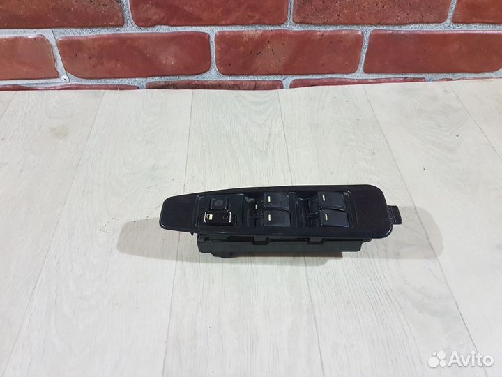 Блок управления стеклоподъемниками geely mk 2008