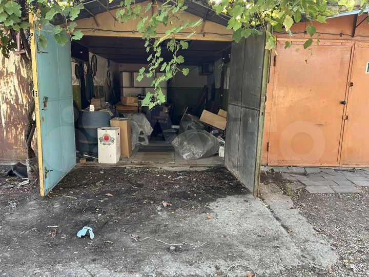 Гараж, > 30 м²