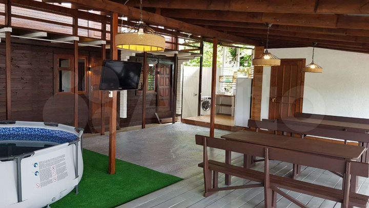 Дом 200 м² на участке 4 сот.