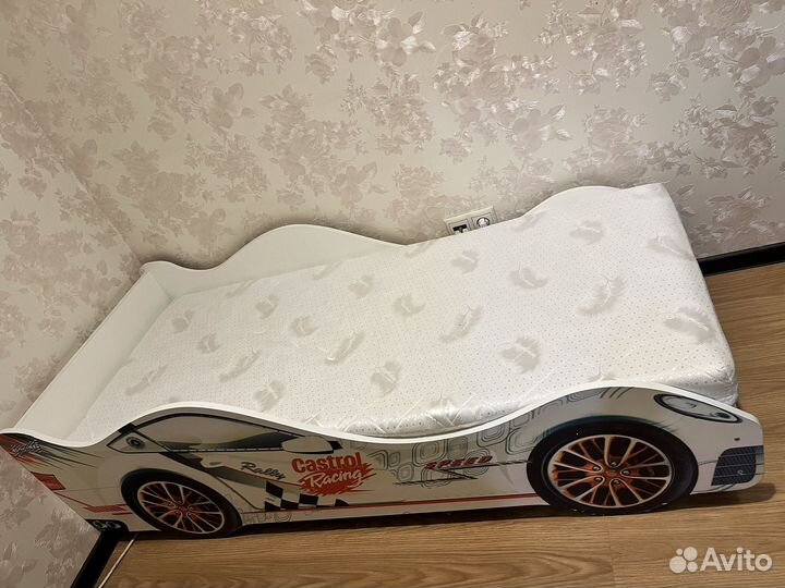 Детская кровать машинка