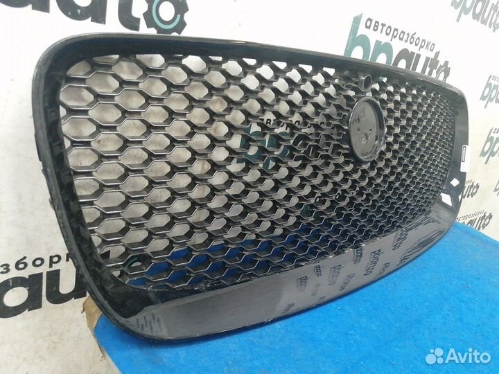 Решетка радиатора HK83-8B271-AA Jaguar F-Pace I