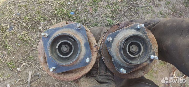 Передние стойки Мазда Капела 1,8 ат. 1997г