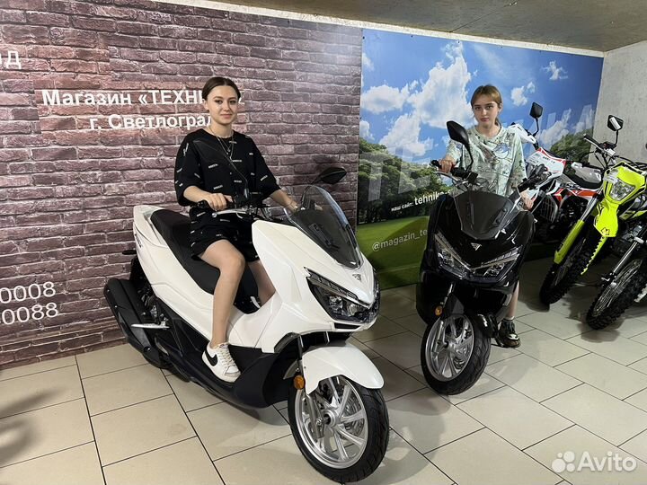 Скутер Honda PCX 200cc 2023год (реплика)