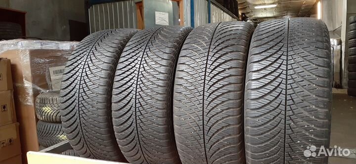 Goodyear Vector 4Seasons 225/45 R17