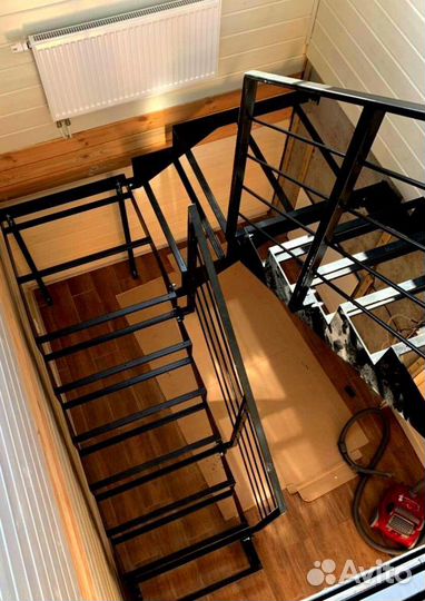 Металлические лестницы с поворотом