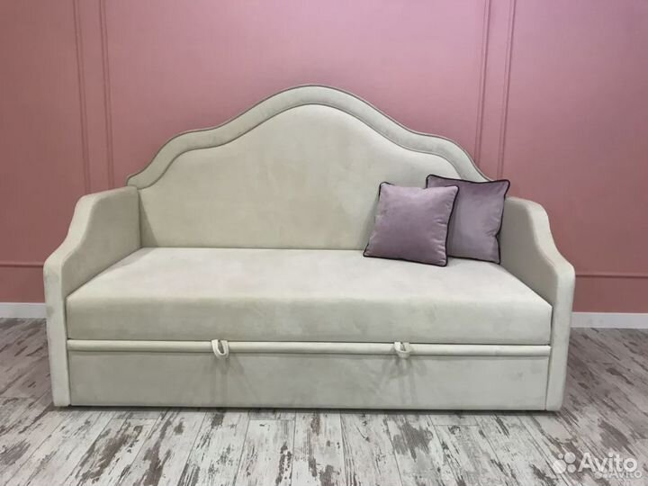 Комфортный диван-кровать 