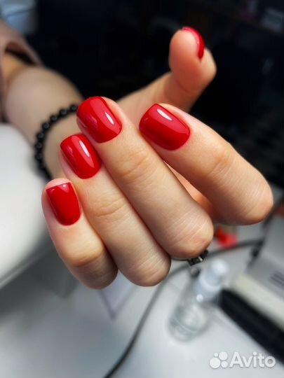 Маникюр и педикюр