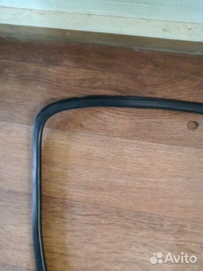 Уплотнитель стекла двери передний левый Volkswagen