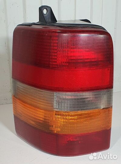Фонарь задний левый Jeep Grand Cherokee ZJ