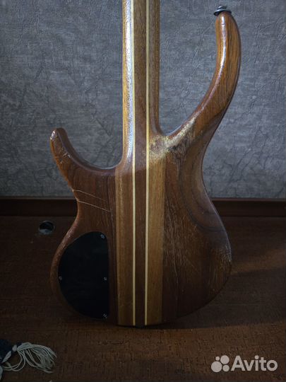 Бас-гитара Vintage V1004DX + усилитель Hiwatt