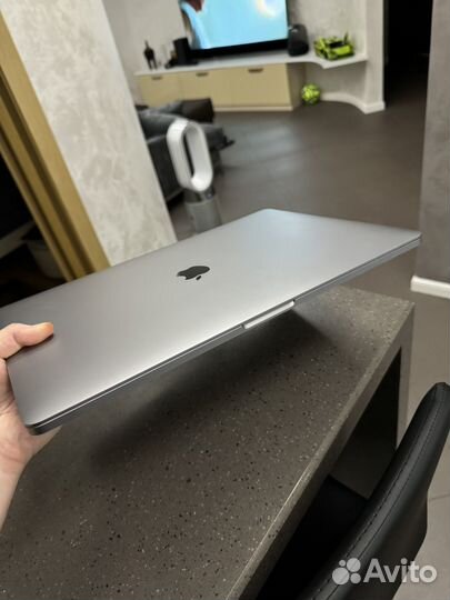 MacBook Pro 16 2019 1 TB i9 2.3 GHz 16 GB