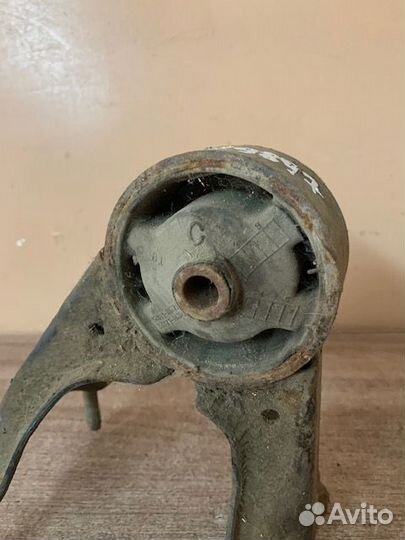 Опора двигателя задняя toyota carina E