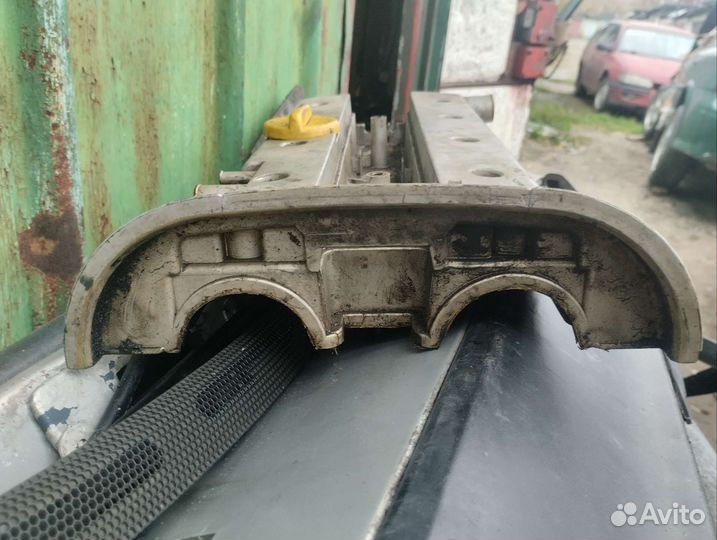 Крышка распредвалов гбц Омега b