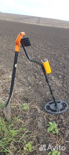 Металлоискатель st944