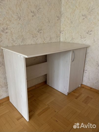 Письменный стол