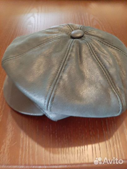 Кепка кожаная женская