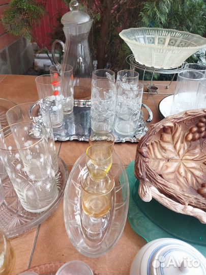 Бокалы рюмки блюда