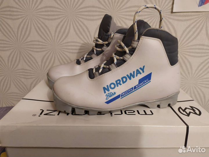 Лыжные ботинки