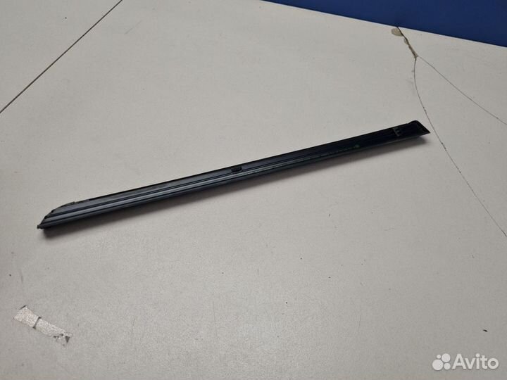 Молдинг стекла глухого заднего правого Mercedes A