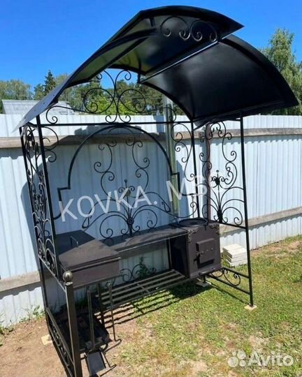 Мангал с крышей