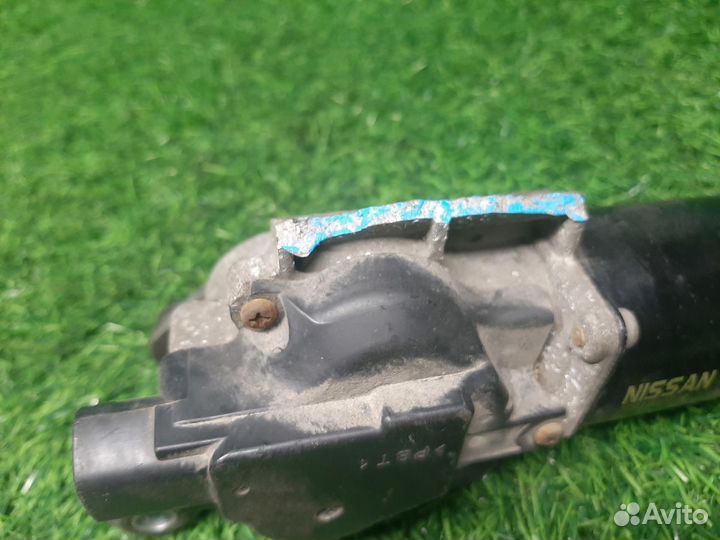 Моторчик стеклоочистителя на Nissan X-Trail