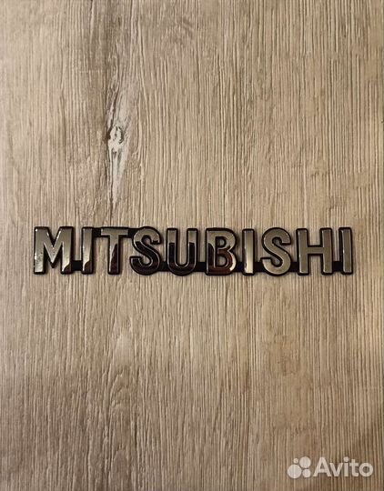 Эмблема, надпись Mitsubishi оригинал