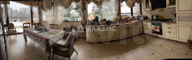 Дом 176 м² на участке 19,8 сот.