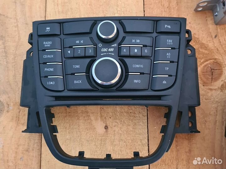 Штатное головное устройство Opel Astra J 2010