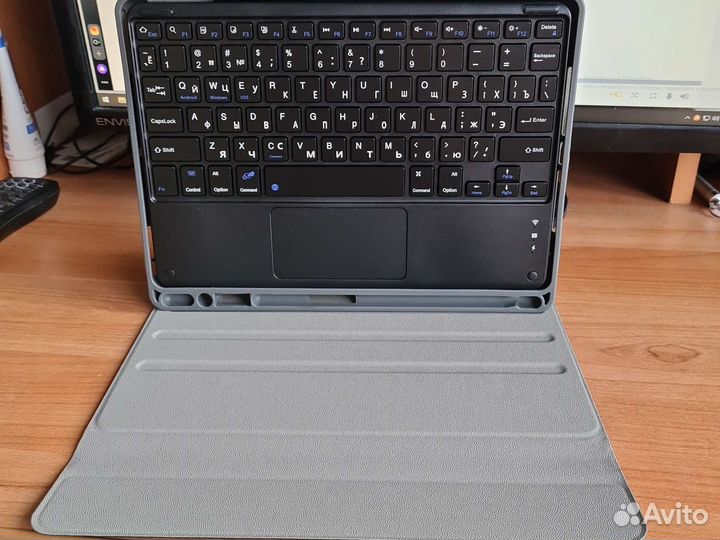 Чехол с клавиатурой на магните iPad 10.2