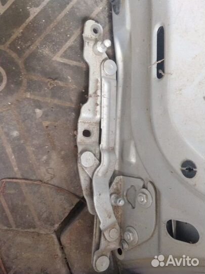 Петля крышки багажника WV Passat B5