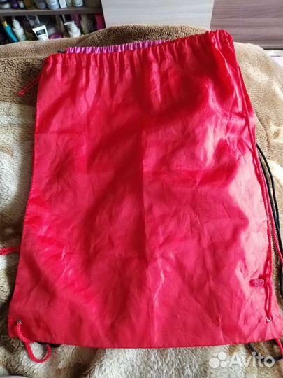 Отдам за сникерс. Две сразу в одни руки