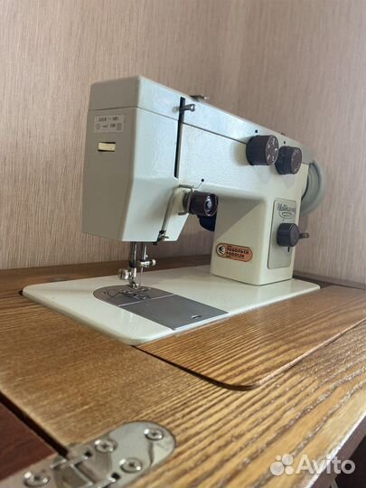 Швейная машина чайка 143