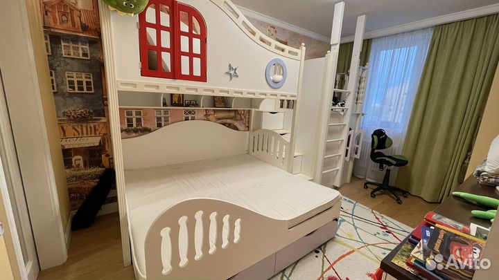 Кровать двухъярусная с домиком