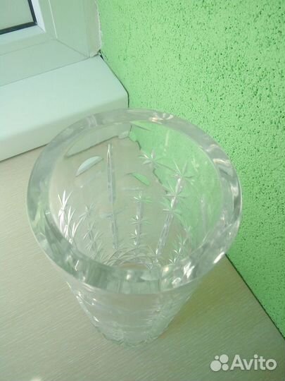 Хрустальные: Вазы для цветов. Салатник. Ладьи