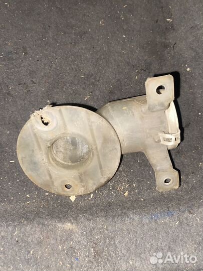 Горловина омывателя фар Mitsubishi Pajero 2