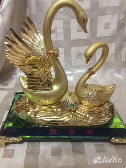 Статуэтка лебедь