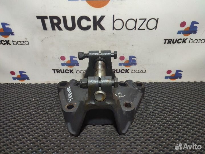 1785814 Кронштейн передней рессоры левый