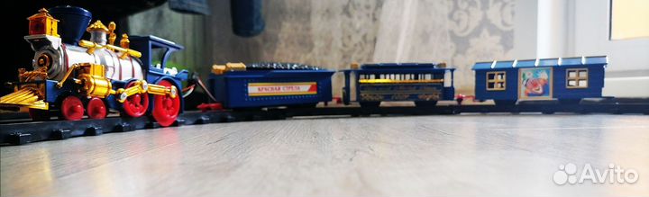 Поезд на радиоуправлении, свет, звук