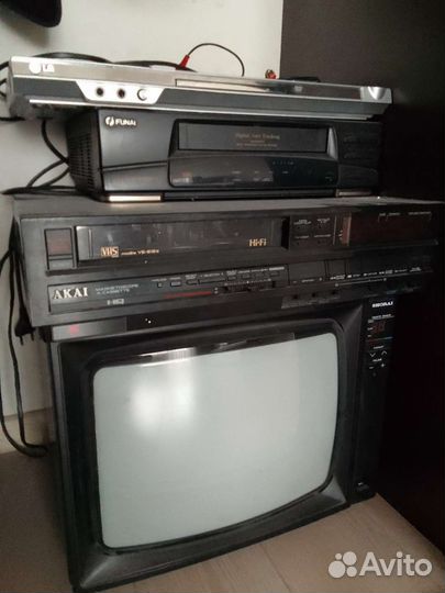 Видео камера, телек, два видика, DVD